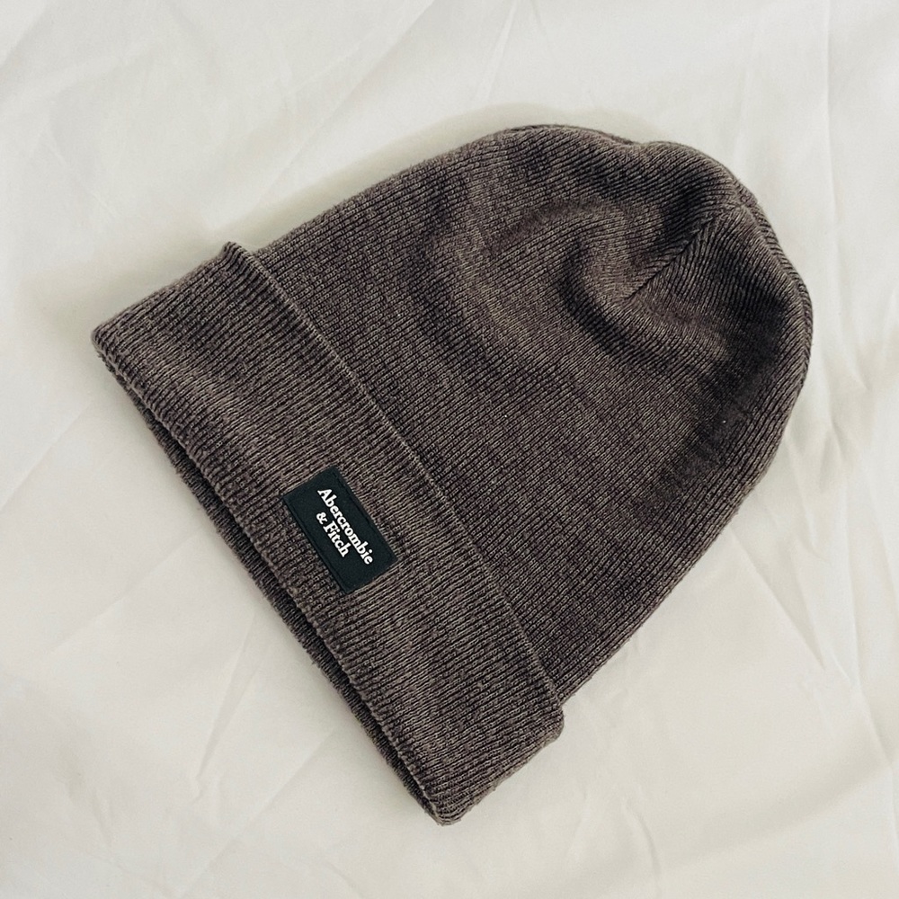 Abercrombie gray beanie. ( No tags ) .
Great condition.
Bin A